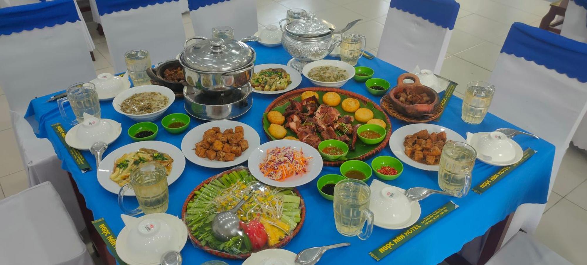 Ap Vinh Phu Khach San Ngoc Han מראה חיצוני תמונה